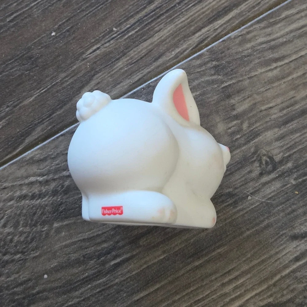 Fisher-Price Little People White Bunny Rabbit Figure 2001 Vintage Collectible